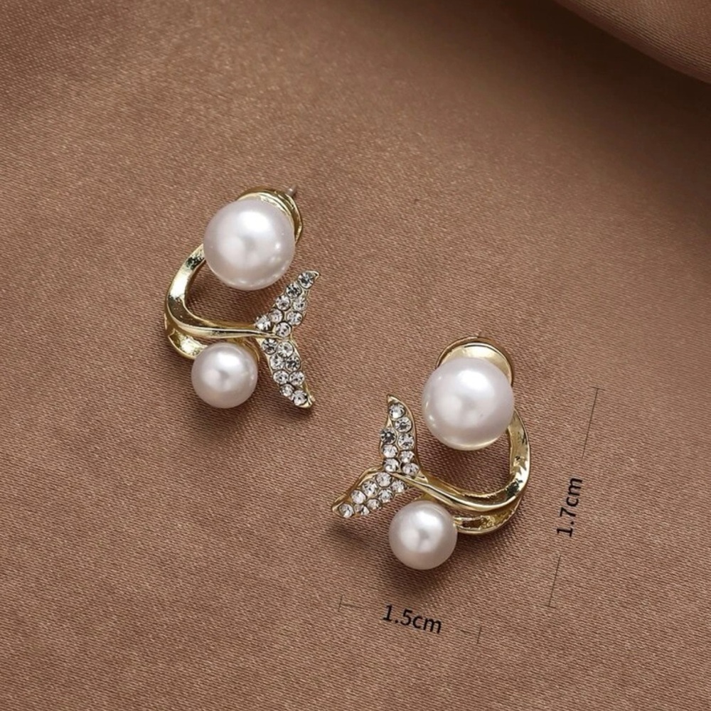 Fishtail Pearl Earrings - Picture 4 of 8
